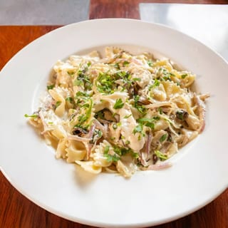 Lunch Chicken Milano Pasta